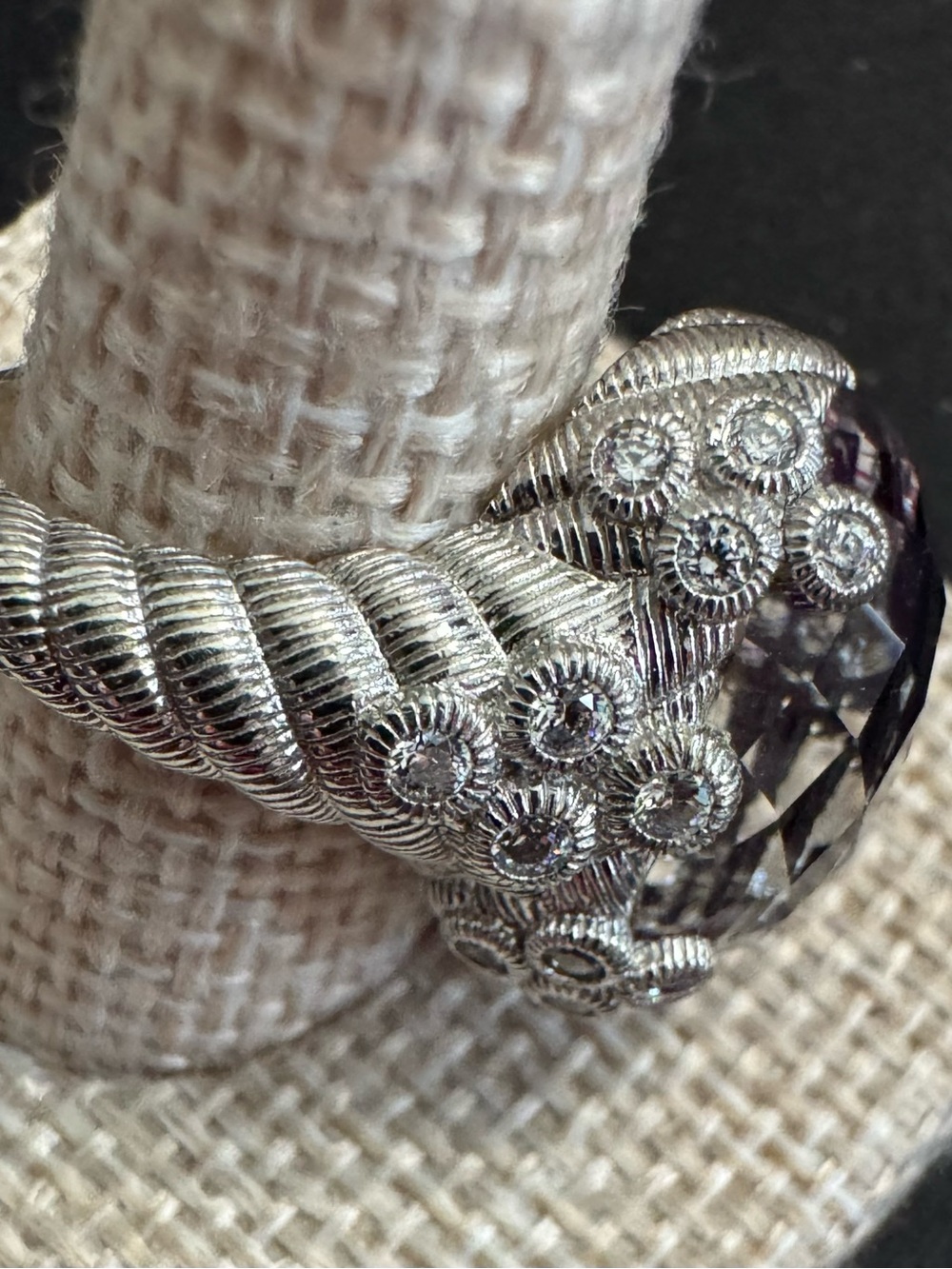 Judith Ripka 925 Sterling Silver Ring w/Faceted Oval Amethyst Gemstone.
Size 8 - Picture 5 of 10